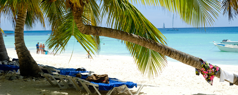 Urlaubszeit - die schönste Zeit im Jahr! Trotzdem: Vor und auch während einer Reise kann vieles Unvorhergesehenes passieren. Schnell führt
                      eine Krankheit, ein Unfall oder ein anderes Ereignis dazu, dass eine gebuchte Reise nicht angetreten werden kann oder abgebrochen werden muss.
                      Aber auch Erkrankungen im Ausland können finanzielle Probleme aufwerfen. Denn im Ausland ist von der eigenen Krankenversicherung nur bedingt Versicherungsschutz gegeben.
                      Sorgen Sie mit einem individuellen Reiseversicherungspaket dafür, dass Sie Ihren Urlaub ohne Sorgen genießen können. halfsize